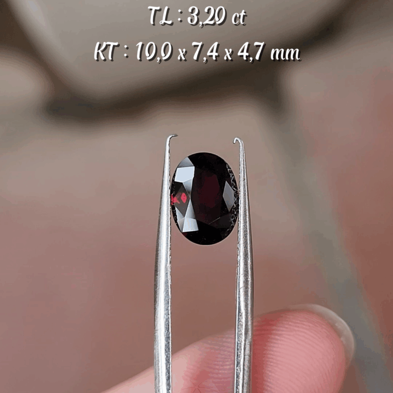 Garnet Đỏ Đen Tự Nhiên KG-10093